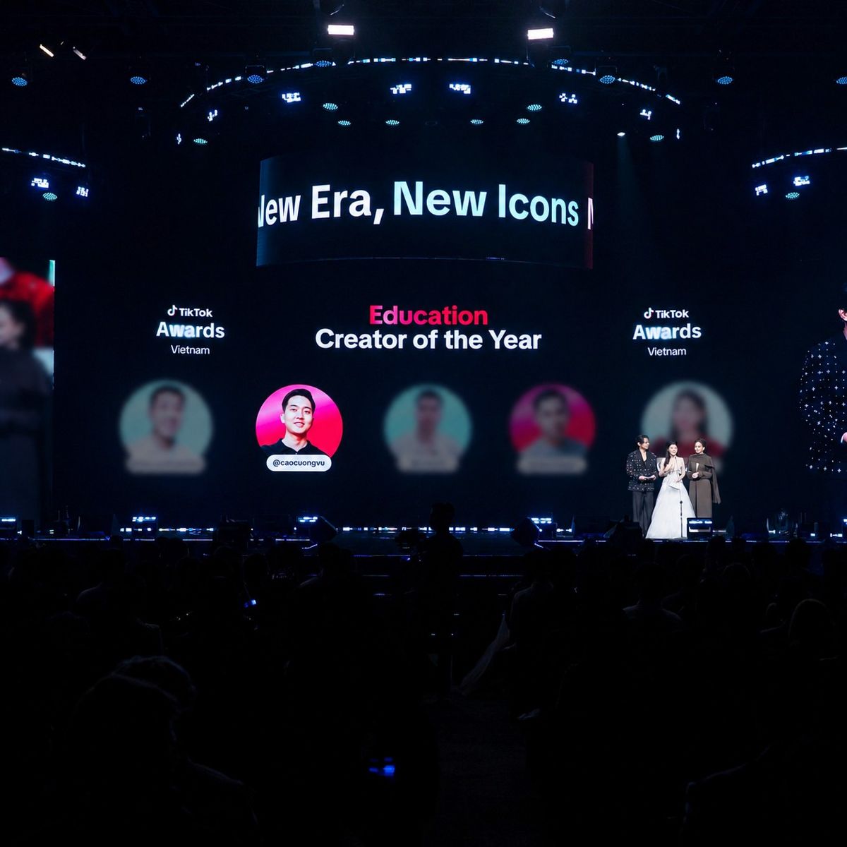 Sân khấu TikTok Awards — đề cử Education Creator of the Year, @caocuongvu
